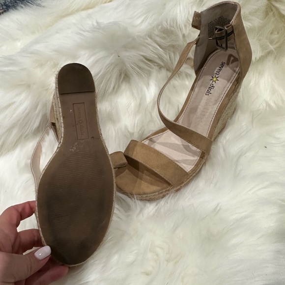 Tan wedges - Picture 1 of 3